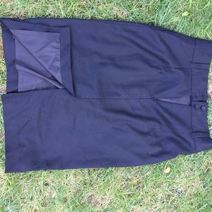 Pencil black classic skirt to wear everywhere!