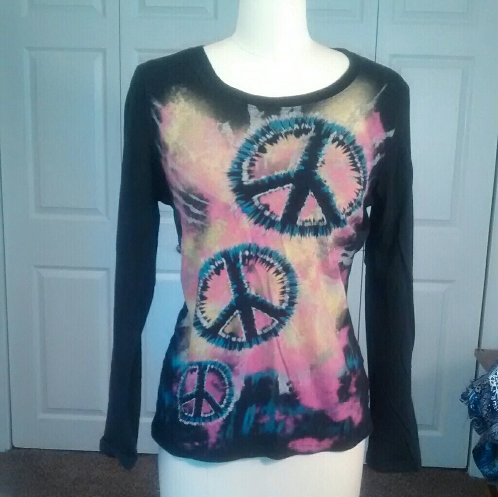 Size medium long sleeve t-shirt