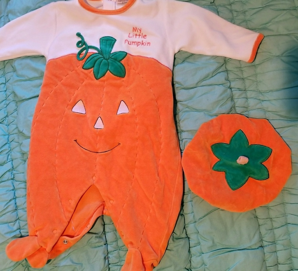 Pumpkin velour baby jumpsuit with hat