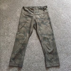 Lululemon army crops