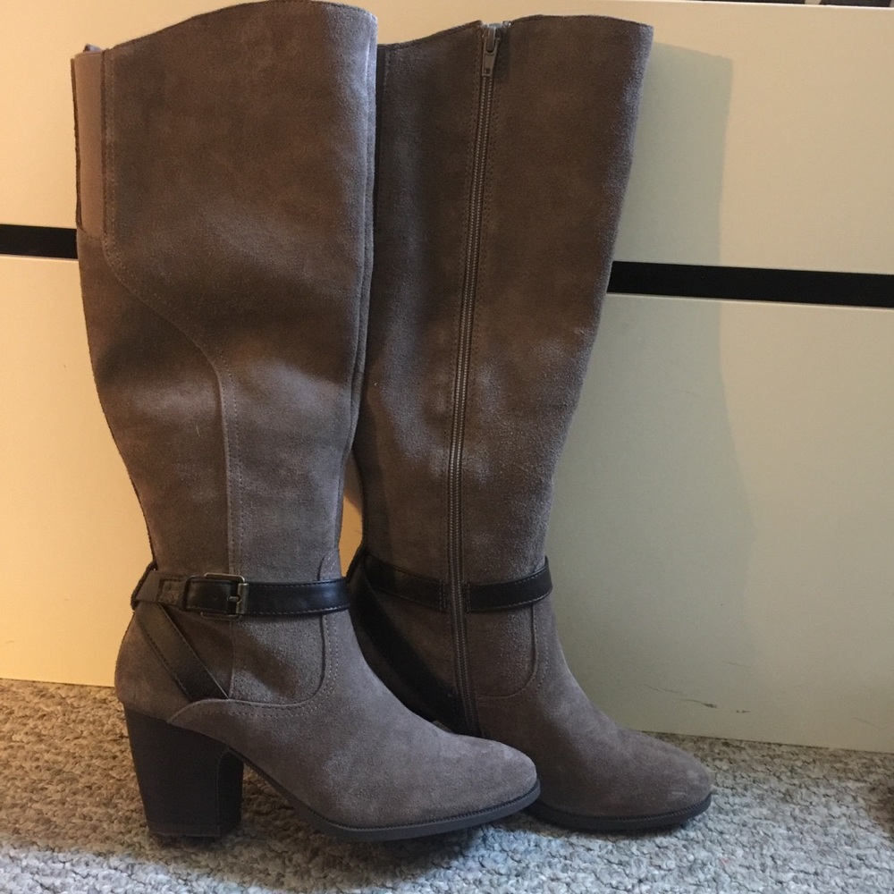Brand new Crown vintage boots
