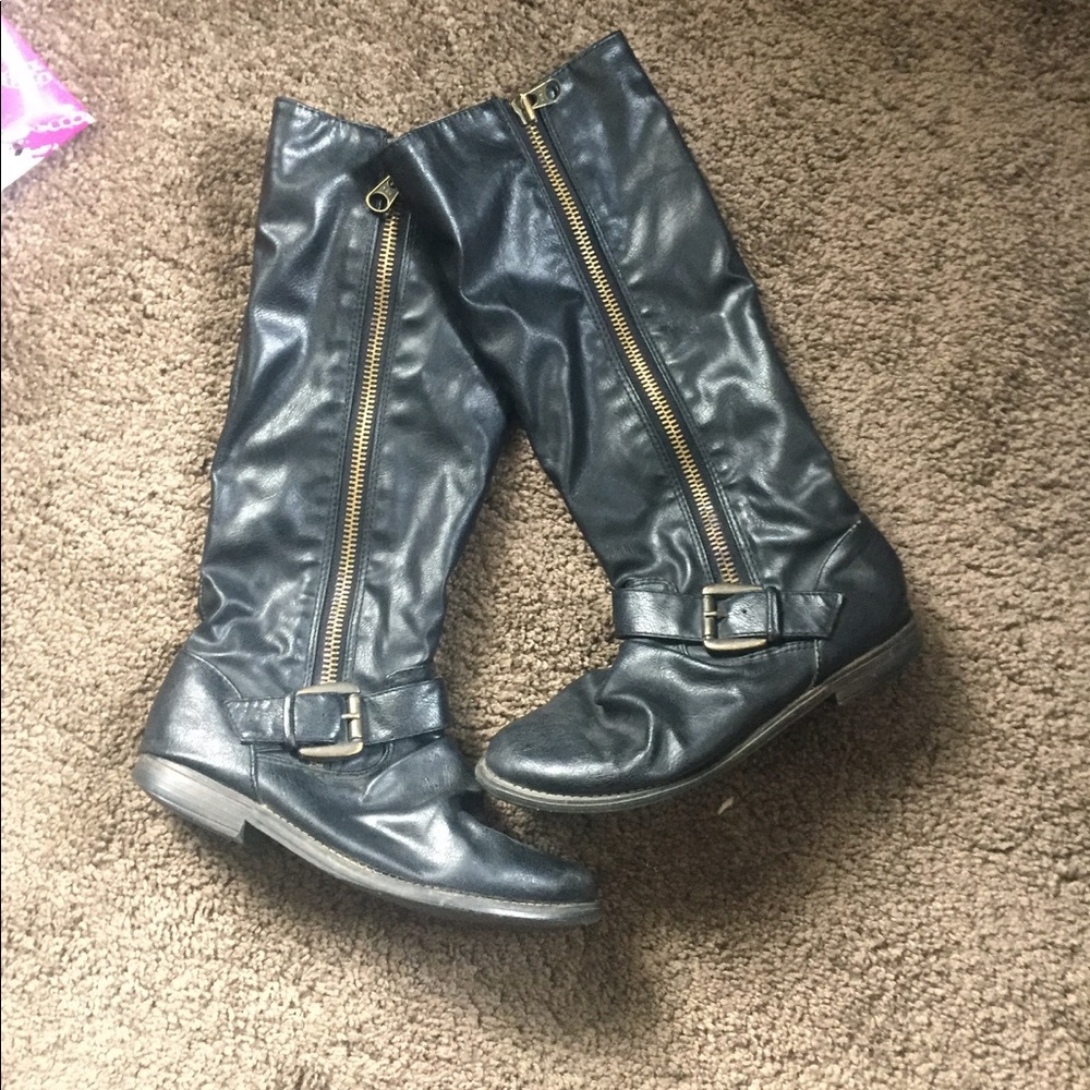 Black boots