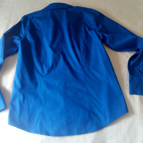 ⬇Classy Chico's Fitted Shirt NWOT - Picture 2 of 6