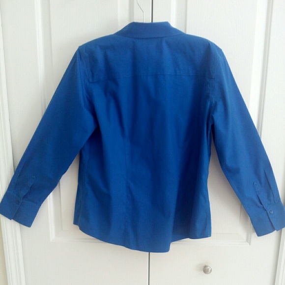 ⬇Classy Chico's Fitted Shirt NWOT - Picture 4 of 6