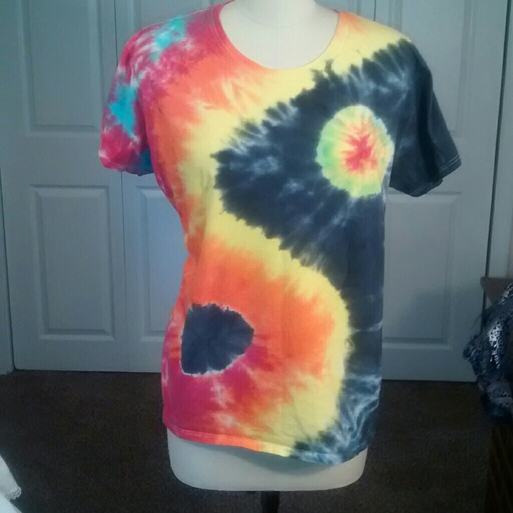 Tie-dyed yin-yang t-shirt size XL