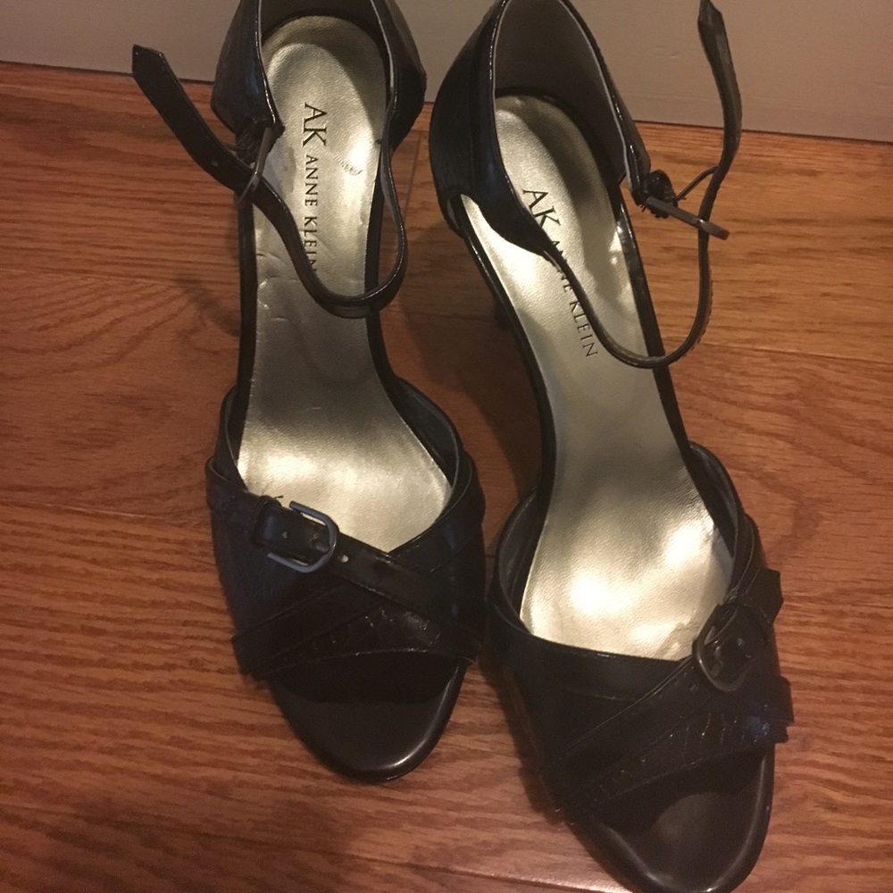 Used once beautiful sandals - Picture 3 of 5