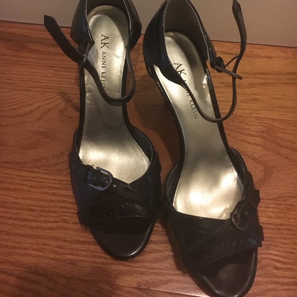 Used once beautiful sandals - Picture 3 of 5