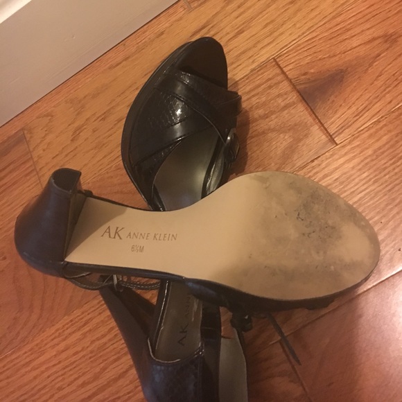 Used once beautiful sandals - Picture 4 of 5