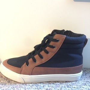 Brand new AE high top sneakers