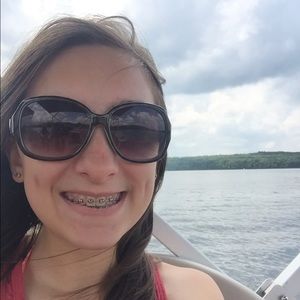 Meet your Posher, Christina
