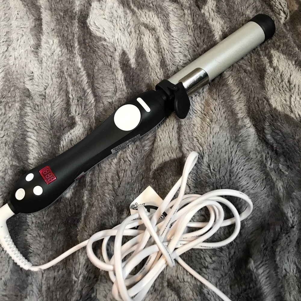 Beachwaver S 1.25 curling iron
