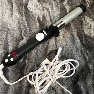 Beachwaver S 1.25 curling iron