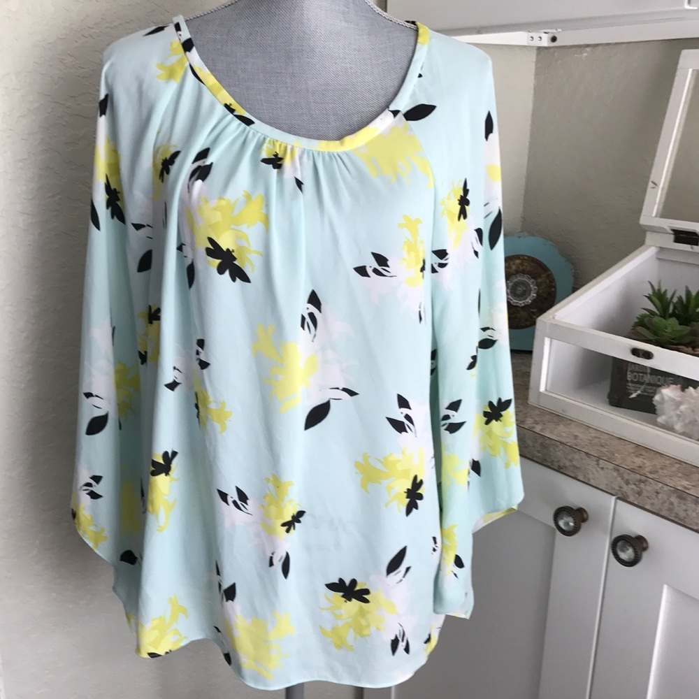 Vince Camuto batwing top