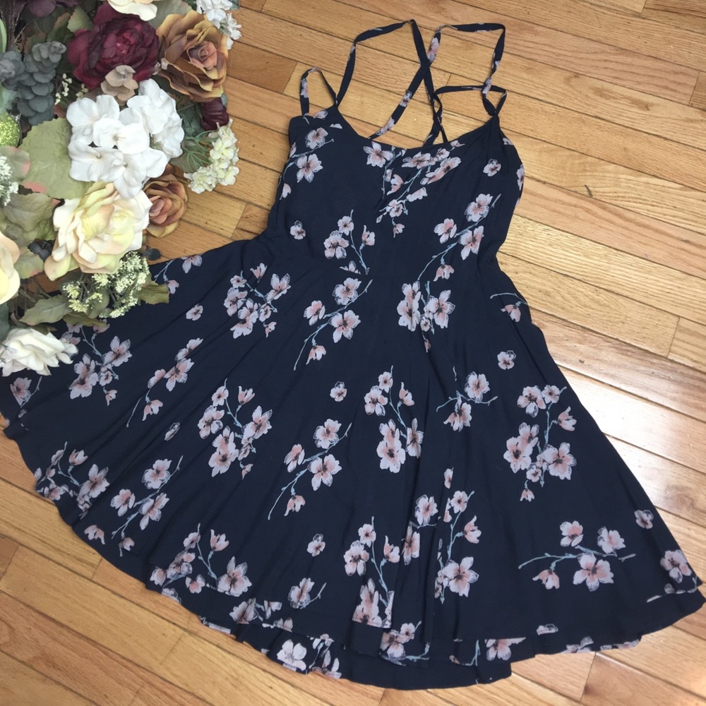 NEW Floral Flowy Backless Dress