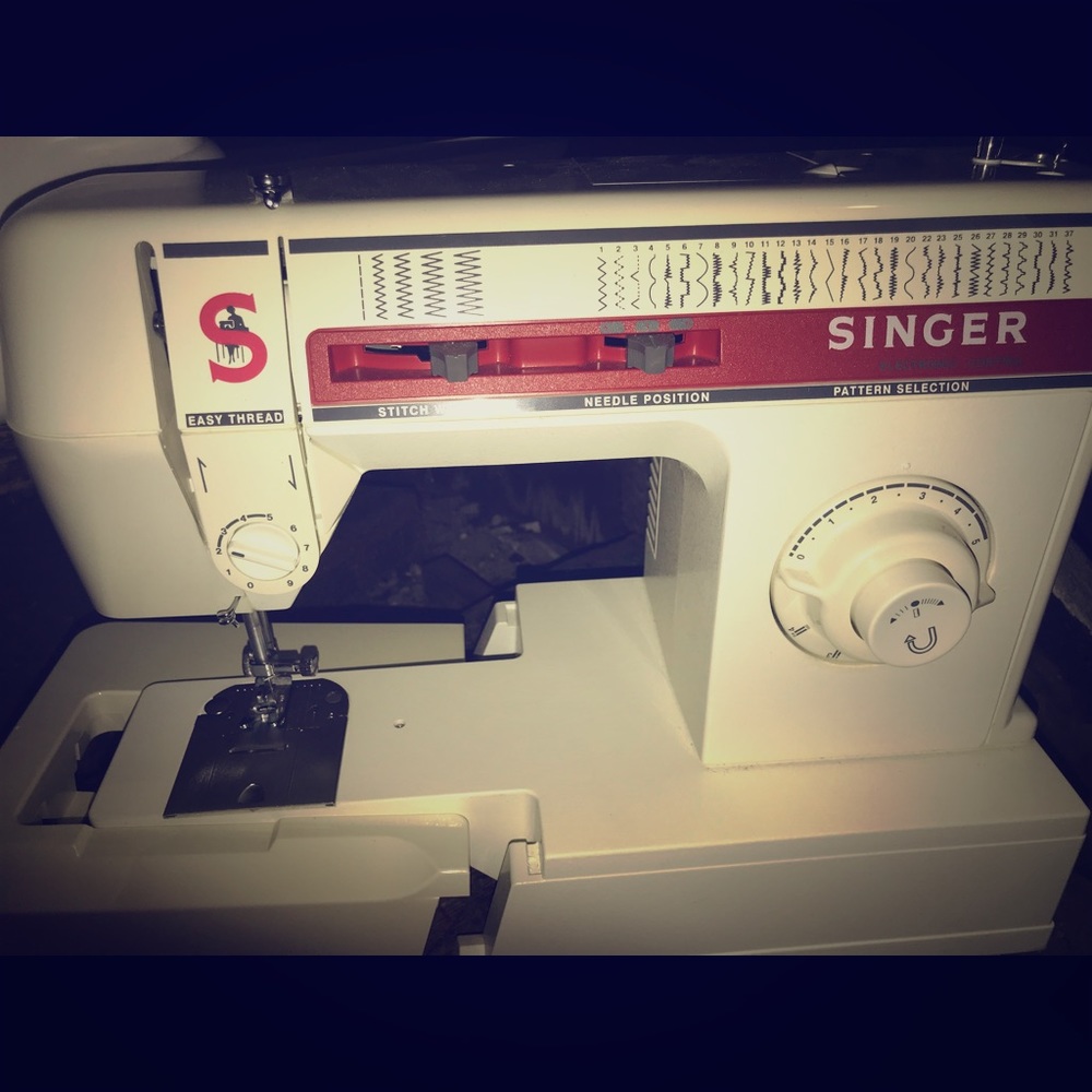 Vintage ! SINGER SEWING MACHINE