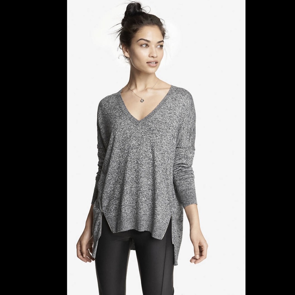 💥PRICE DROP⬇️ NWT 🆕 Marl VNeck Zip Sweater