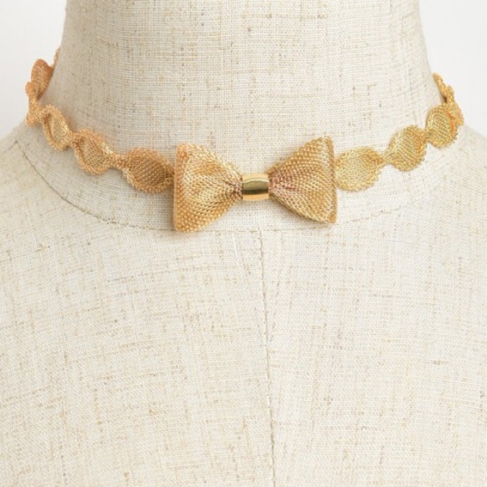 Bowtie choker