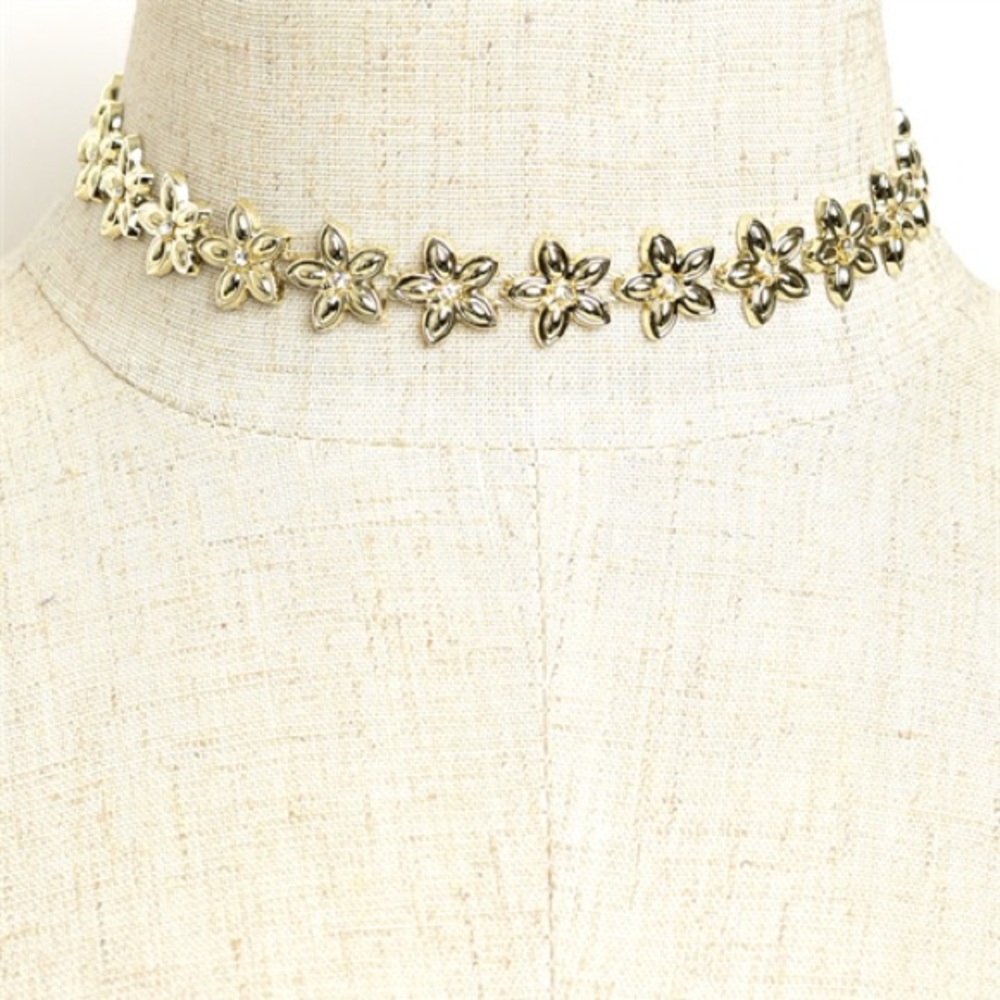 Floral choker necklace
