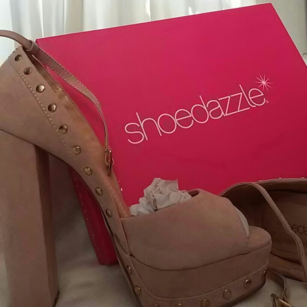 Shoe dazzle blush pink heels