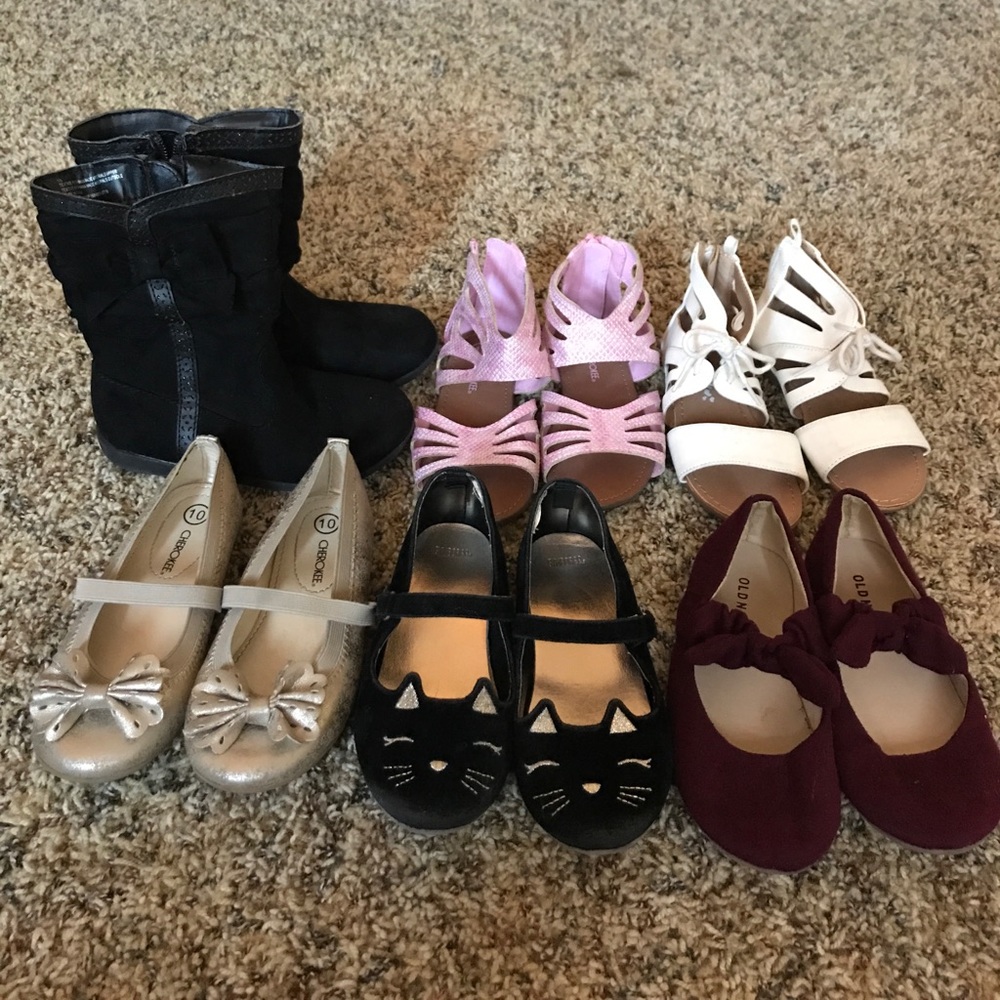 Toddler shoes!! 🍭🍬🎉