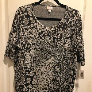 Lularoe BNWT blk/white floral Irma