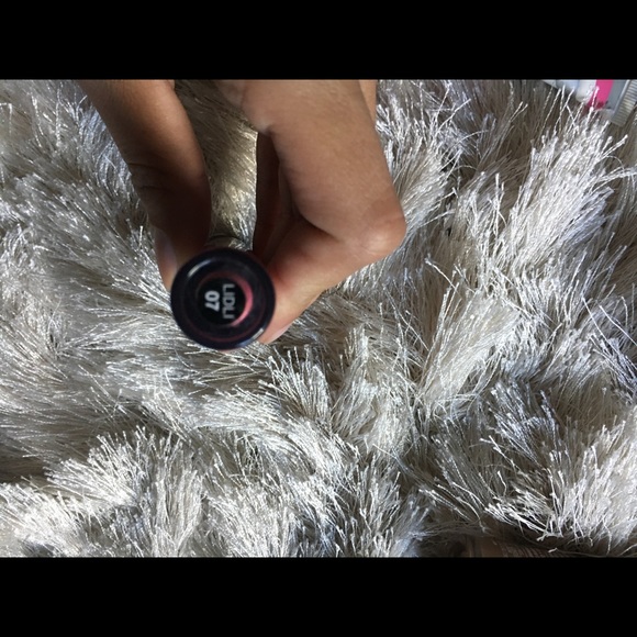 nyx liquid eyeshadow - Picture 2 of 2