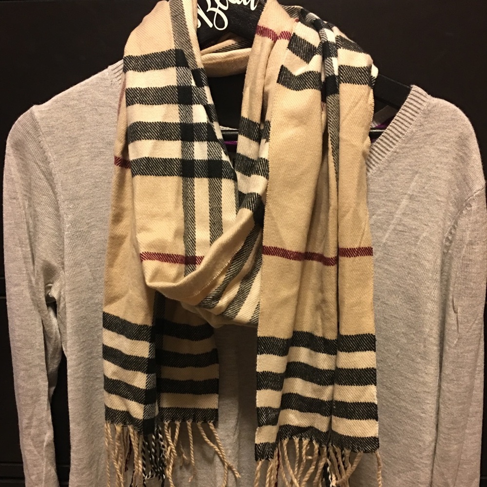 Cute plaid scarf - Burberry design