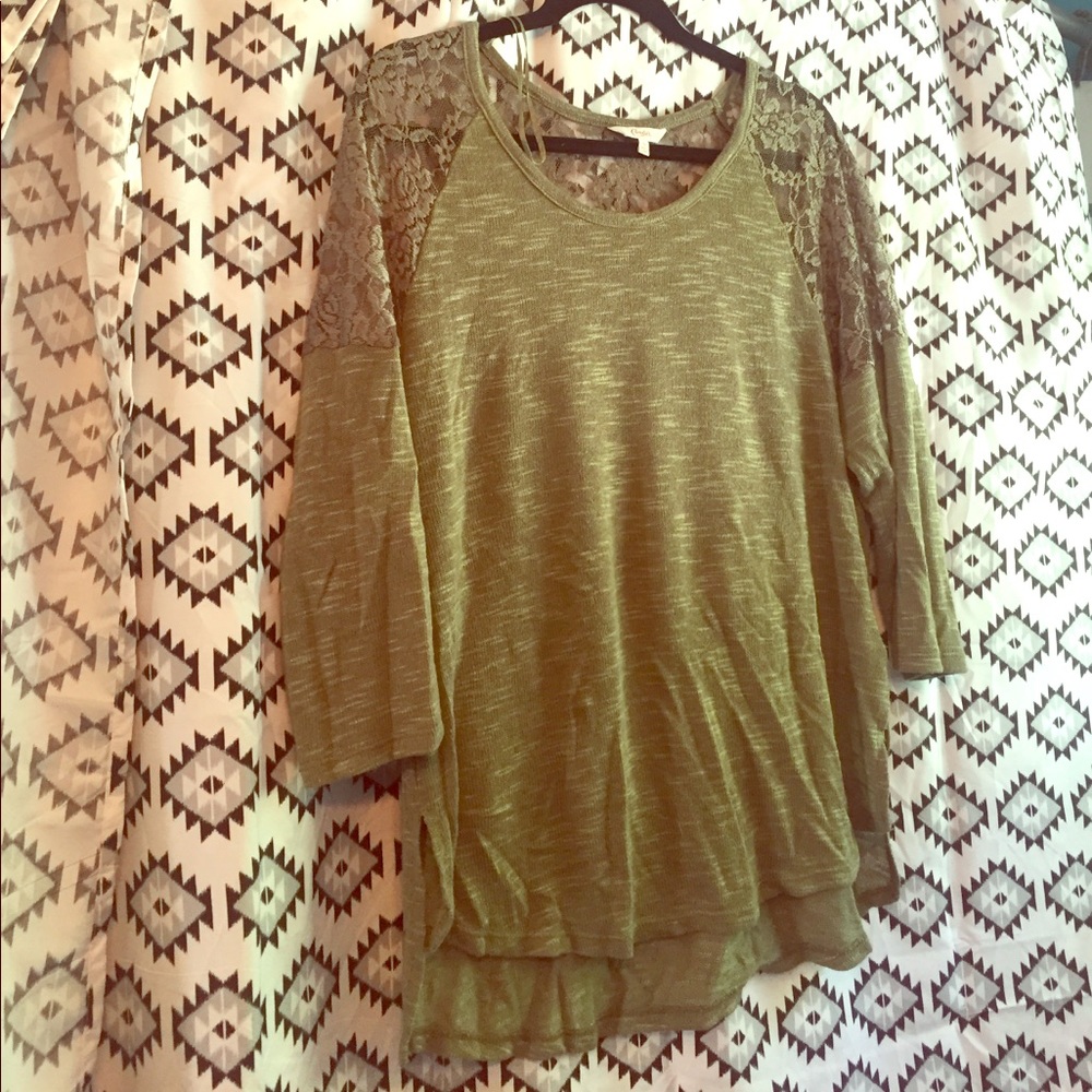 Olive green 3/4 sleeve top!