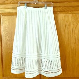 ☀️☀️ • H&M white knee length skirt