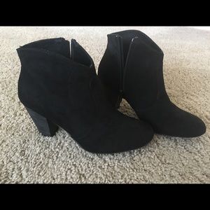 🙌🏽one day sale🙌🏽Worn once black classy booties