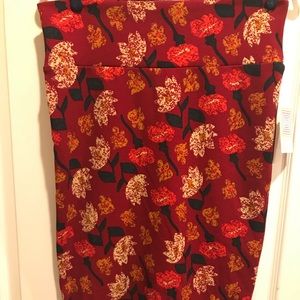 Lularoe BNWT red floral Cassie
