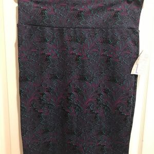 Lularoe BNWT blk/ magenta floral Cassie