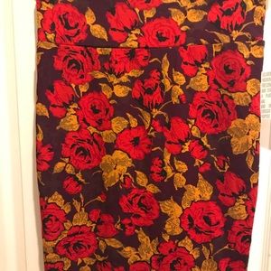 Lularoe BNWT red floral Cassie