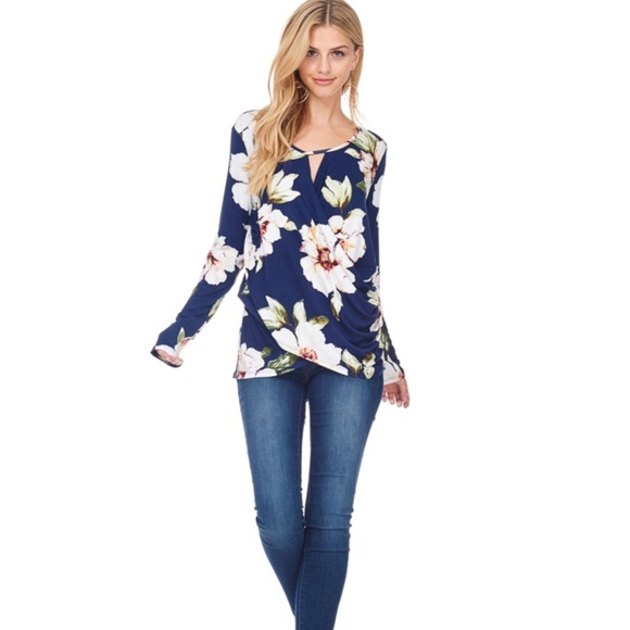 🔺LAST ONE! (L) 🔺Cross layered navy floral top - Picture 2 of 7