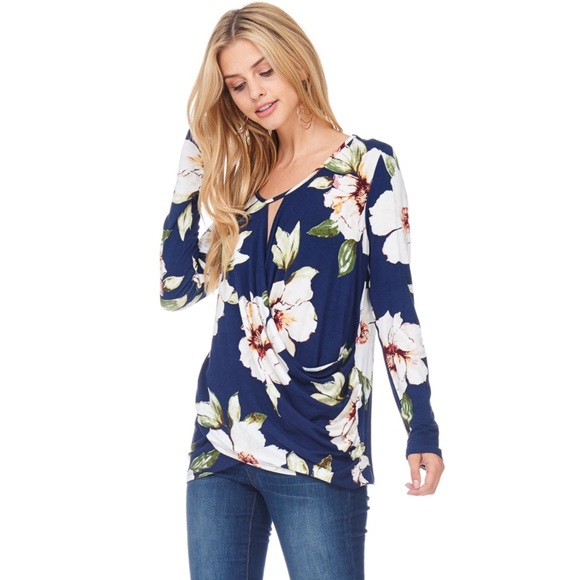 🔺LAST ONE! (L) 🔺Cross layered navy floral top - Picture 6 of 7