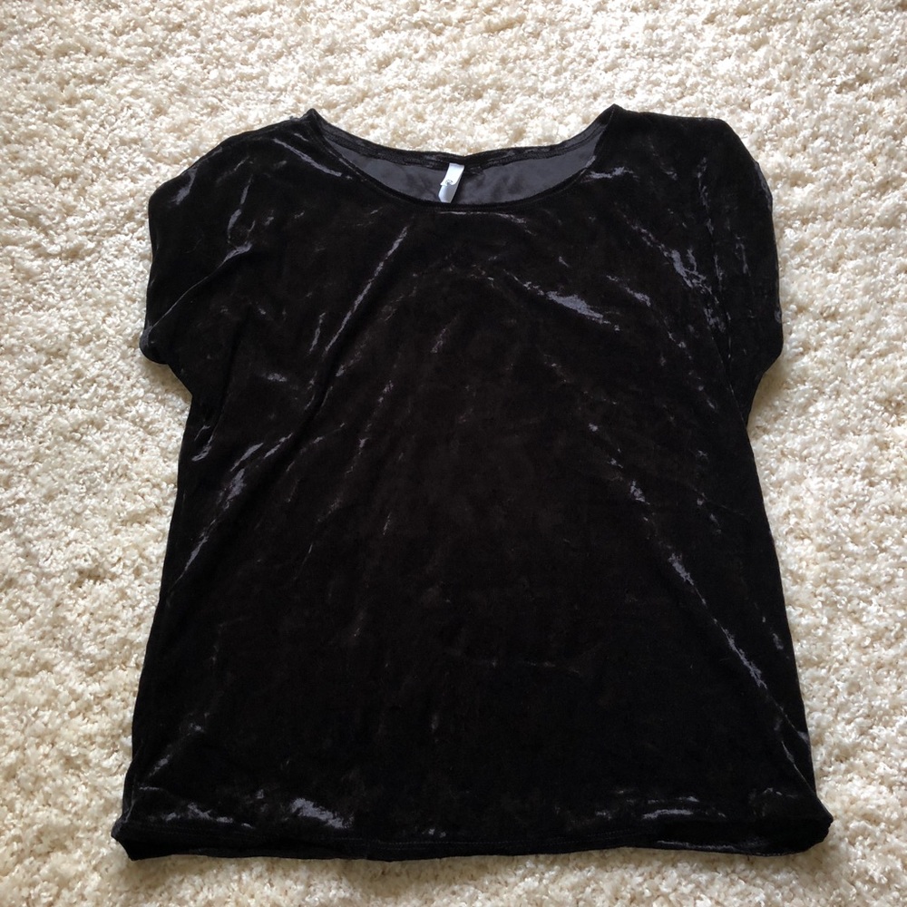 🌟NWOT Black Velvet T-shirt