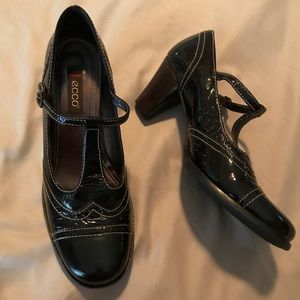 Patent leather Ecco t-strap heels