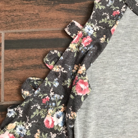 ‼️ 1 left (S) ‼️Floral raglan cut out sleeve top - Picture 6 of 7