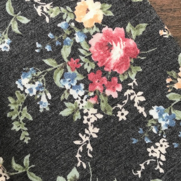 ‼️ 1 left (S) ‼️Floral raglan cut out sleeve top - Picture 7 of 7