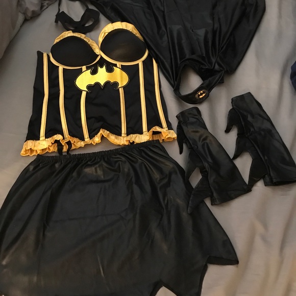 Batgirl Halloween costume - Picture 2 of 2