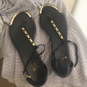 DV sandals