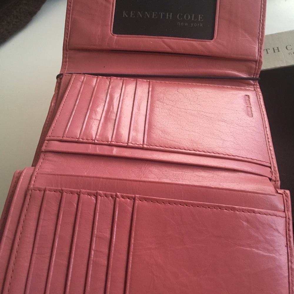 Kenneth Cole wallet - Picture 2 of 4