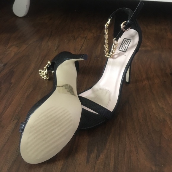 Black Pumps - Picture 2 of 4