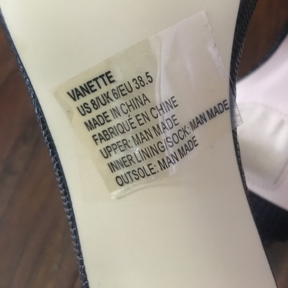 Black Pumps - Picture 4 of 4