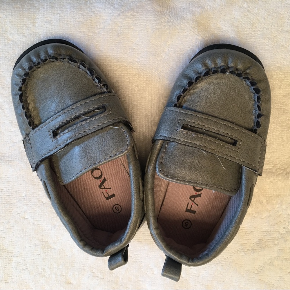 Fao dressing shoes size 5 (5ctoddler shoes)