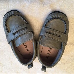 Fao dressing shoes size 5 (5ctoddler shoes)