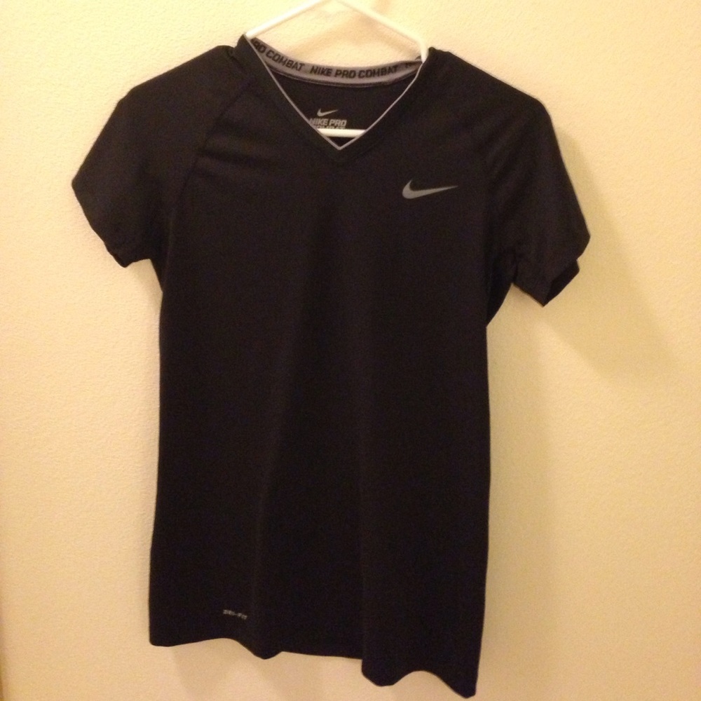 Nike Pro fitted Dri-Fit Workout Top in Medium