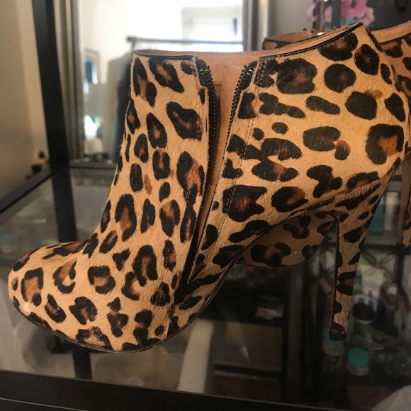 Leopard fur heeled booties - Picture 4 of 4