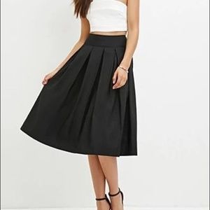 🆑 FOREVER 21 - Black A-Line Skirt