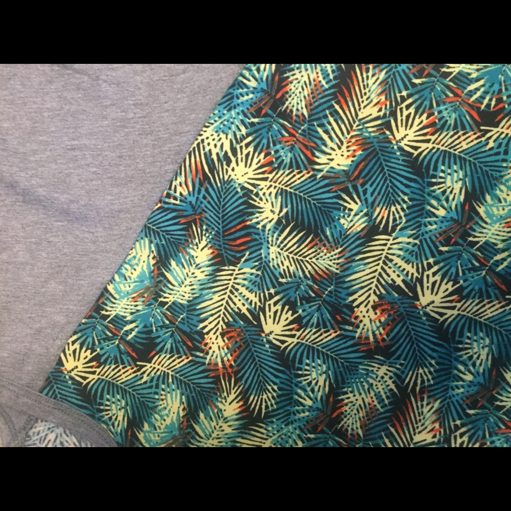 Small Lularoe Randy - Picture 2 of 2